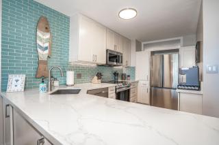 2 Bed 2 Bath Modern & Elegant Oceanfront Vistas - 3