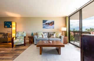 Refined Oceanfront Retreat - 9