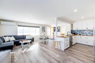 The Pacific Pearl,16 Pacific Avenue, Anna Bay - pet friendly, air con - Anna Bay - 1