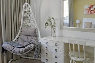 Charming Central Sea Point Haven 50m to Ocean - 8