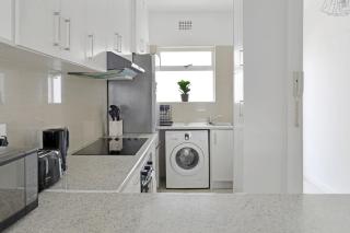 Charming Central Sea Point Haven 50m to Ocean - 7