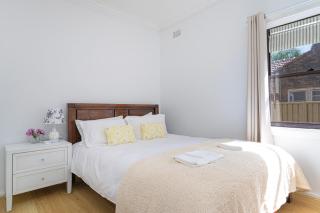 Belmore Brand new renovated 3Br house AC & Parking - 4