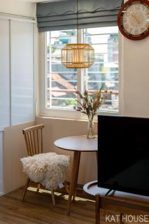 3 bedrooms with lots of natural light, Old Quarter - 5