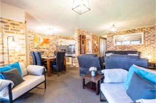 Bay Parklands 27 2 Gowrie Ave pool tennis court spa and views - Nelson Bay - 1