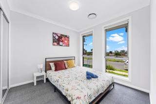 Austral Brand New 3Br House with WiFi & Parking - Horningsea Park - 3