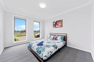 Austral Brand New 3Br House with WiFi & Parking - Horningsea Park - 1
