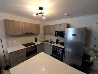 Modern 2 Bedroom Apartment in Chapel Towers - Beautiful Table Mountain View - 9