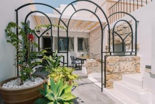 Eurus & Zephyrus Apartments - 0