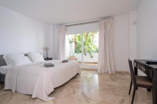 Front-line garden apartment in Palm Beach, Marbella - Marbella - 2