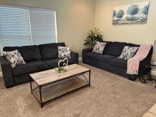 Spacious 3BR 2BA Balcony 4 TVs Strong Wi-Fi -A- - 0