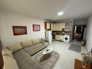 Vacations Apartment, 50 m from the beach - Golem - 0