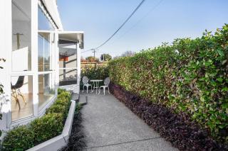 Spacious Quality Apartment, Convenient Location - Christchurch - 8