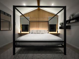 open airy custom designed home - 2kings - sleeps 14 - 9