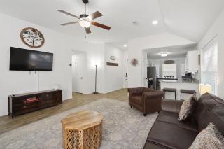 IAH Place: 4 bed, patio-sleeps 8+ - Humble - 7