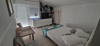Apartmani Mirjana - Hodilje - 0