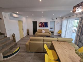 Casa Neptuno para 10 personas solarium patio privado con BBQ, y aire acondicionado - Empuriabrava - 3