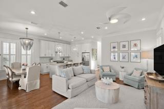 Luxurious "CAREFREE COTTAGE" in SEACREST BEACH Walk to the Beach, Steps to the Pool & Tram 3 BR home - Panama City Beach - 6