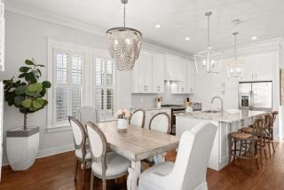 Luxurious "CAREFREE COTTAGE" in SEACREST BEACH Walk to the Beach, Steps to the Pool & Tram 3 BR home - Panama City Beach - 4