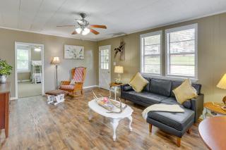 2 Mi to Lake Lineville Farmhouse with Fire Pit - Lineville - 6