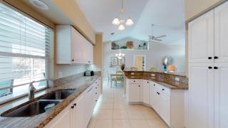 5* 3 BR 3 BA Home 4 min walk to beach & JW Marriott w/heated pool - Marco Island - 7