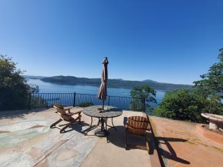 A lake, a mountain and the house with the red door - Clearlake - 2