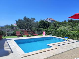 Holiday house Nena with pool - Vinišće - 2