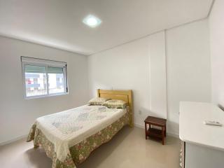 449 - Lindo Apartamento de 3 dormitórios á 100m da praia de Bombas - 3