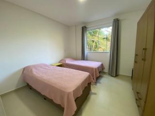 543 - Lindo apartamento 2 dormitórios na praia de Bombas - 2