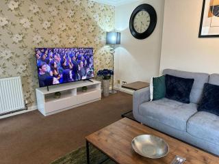 Tennyson House - Cul De Sac 3 Bedroom House for Families, Business Travellers, Contractors, Free Parking & Wifi, Nice Garden - Royal Wootton Bassett - 9