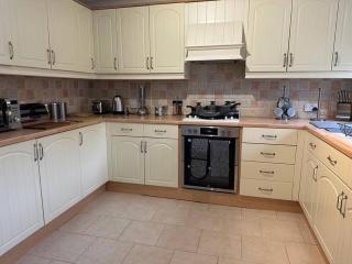 Tennyson House - Cul De Sac 3 Bedroom House for Families, Business Travellers, Contractors, Free Parking & Wifi, Nice Garden - Royal Wootton Bassett - 7