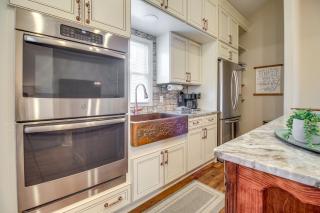 Cozy Savannah Vacation Rental with Fenced Courtyard! - 2
