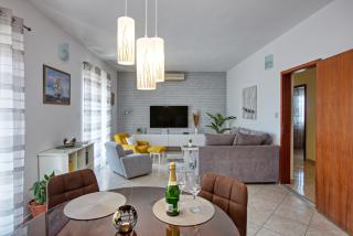 Apartments with a parking space Razanj, Rogoznica - 21124 - Ražanj - 1