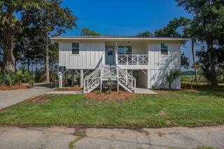 The Toasted Oyster - Edisto Island - 0