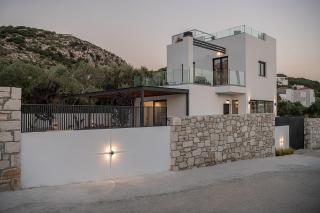 Avrilia Seaside Villa Heated Pool - 3