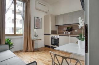 JOIVY Chic studio, Easy Access to centre - Milan - 0
