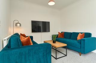 Beautiful 3 Bed Apartment In Bonchurch - Nr Ventnor - Large Outside Terrace & Parking - Dog Friendly - The Perfect Choice For Couples, Friends, Families - 5 Mins To Beach - Ventnor - 8
