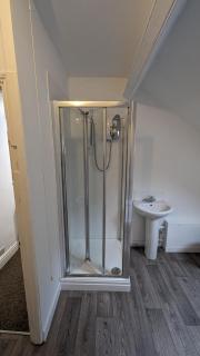 Large maisonette one bedroom nearby station - Crumlin - 1