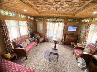 The Flostel Srinagar - Srinagar - 9