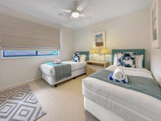 Beachfront Apt with rooftop spa across from Marcoola Beach - 1