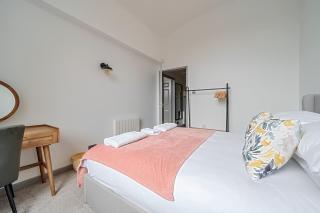 County House Escape - courtyard & free parking - 2