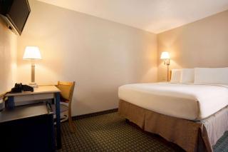Travelodge by Wyndham Edgemont - 5