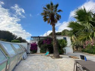 Joli haut de villa à deux pas de la mer et piscine - 0