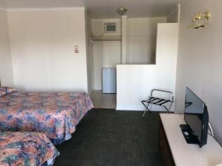 Embassy Motel - 8