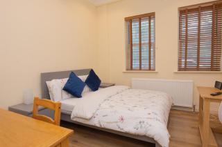 Evergreen Apartments- Flat 1, London - 7