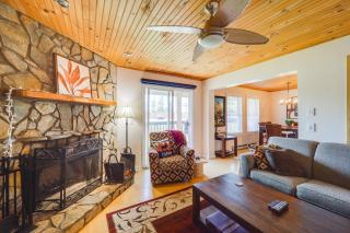Hike, Bike and Fish Condo with Deck in Beech Mountain - Beech Mountain - 4