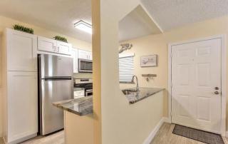 Kiawah Bay 103 Gorgeous Condo In A Riverfront Community With Steps To The Ocean! - New Smyrna Beach - 3