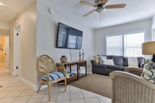216 Kirkland Suite 2 - 2-1 Beachside Pool Home! - New Smyrna Beach - 2