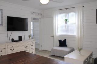 Cozy Beachside Cottage Studio - New Smyrna Beach - 1