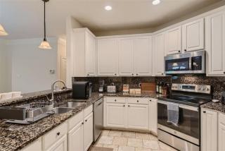 Captivating 4BR Haven with Park View near DT - Austin - 7