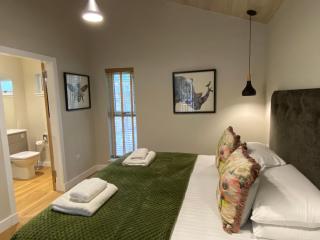 Holly Berry Lodge with Hot Tub - Cupar - 9